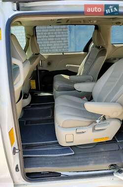Мінівен Toyota Sienna 2013 в Дніпрі