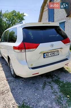 Мінівен Toyota Sienna 2013 в Дніпрі