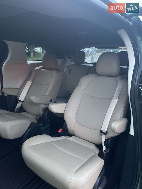 Минивэн Toyota Sienna 2021 в Тернополе