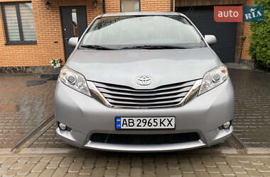 Минивэн Toyota Sienna 2015 в Виннице
