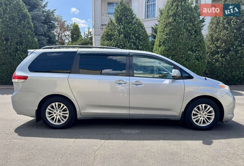 Мінівен Toyota Sienna 2013 в Одесі