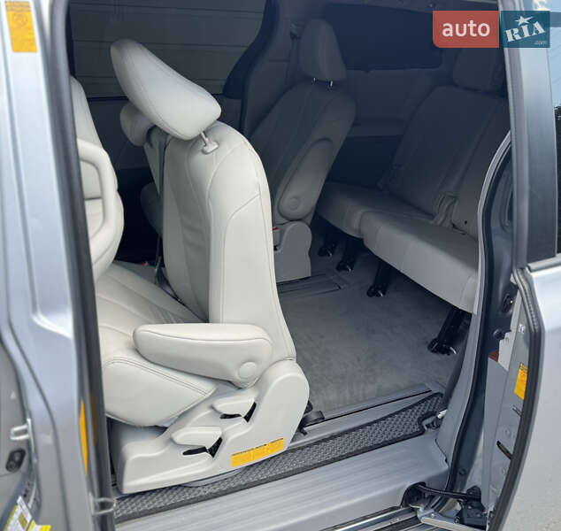 Мінівен Toyota Sienna 2013 в Одесі