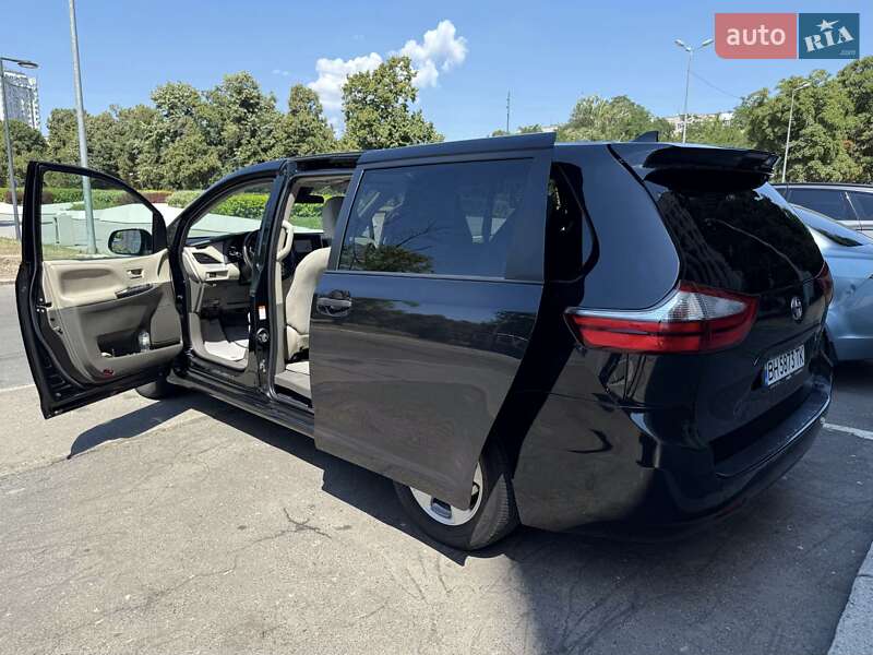 Минивэн Toyota Sienna 2019 в Черноморске