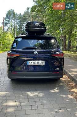 Минивэн Toyota Sienna 2021 в 