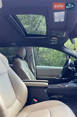Минивэн Toyota Sienna 2021 в 