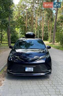 Минивэн Toyota Sienna 2021 в 