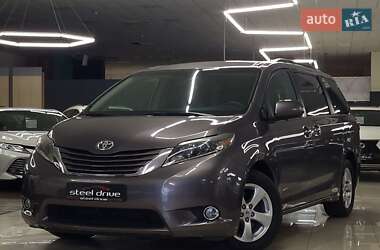 Мінівен Toyota Sienna 2017 в Миколаєві