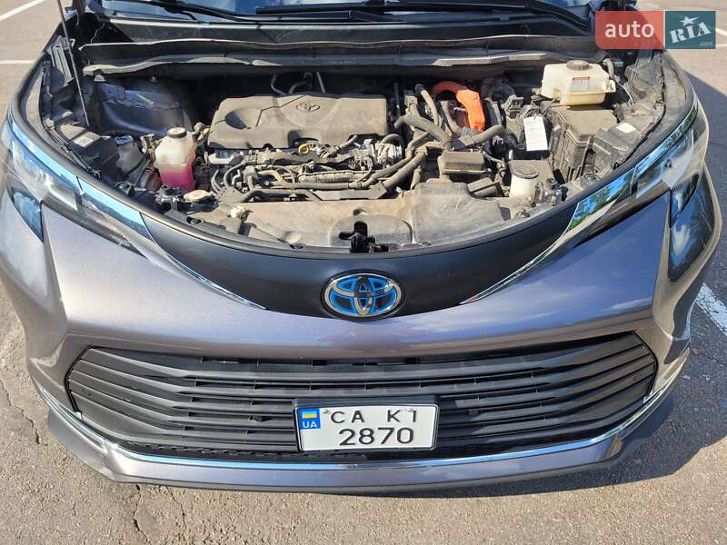 Мінівен Toyota Sienna 2022 в Києві