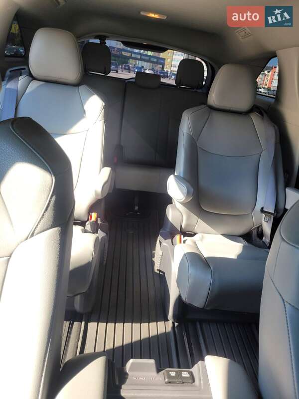 Мінівен Toyota Sienna 2022 в Києві