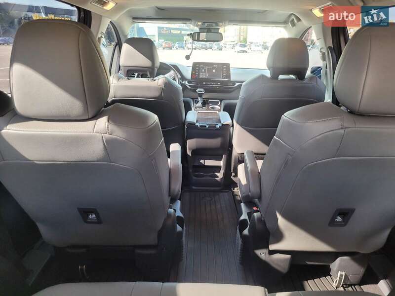 Мінівен Toyota Sienna 2022 в Києві