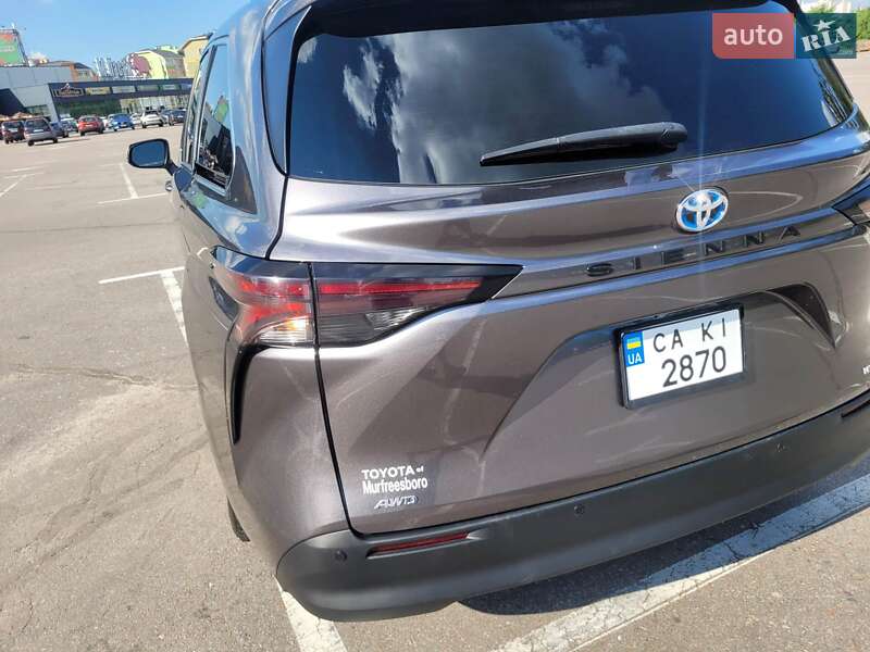 Мінівен Toyota Sienna 2022 в Києві