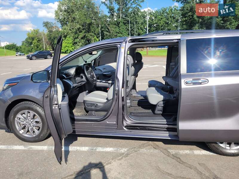 Мінівен Toyota Sienna 2022 в Києві