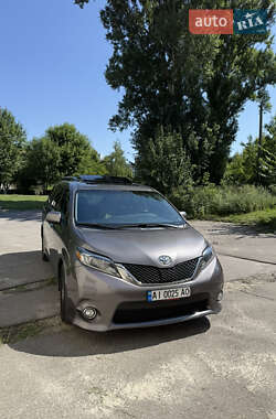 Мінівен Toyota Sienna 2017 в Києві