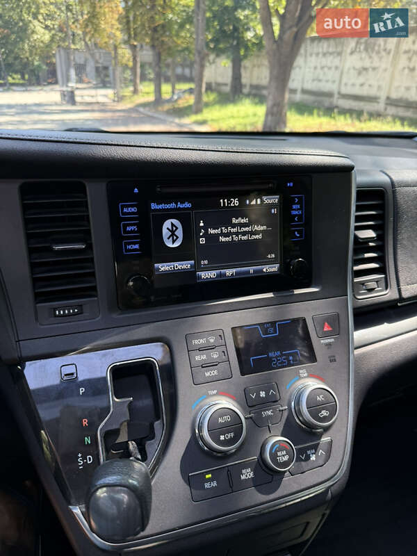 Минивэн Toyota Sienna 2017 в Киеве