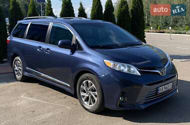 Мінівен Toyota Sienna 2018 в Києві