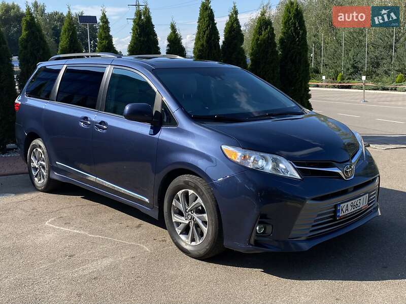 Минивэн Toyota Sienna 2018 в Киеве фото 2 Минивэн Toyota Sienna 2018 в Киеве