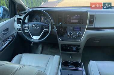 Мінівен Toyota Sienna 2018 в Києві