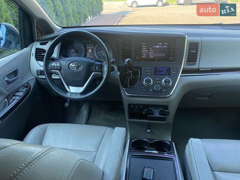 Минивэн Toyota Sienna 2018 в Киеве фото 18 Минивэн Toyota Sienna 2018 в Киеве