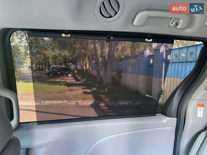 Минивэн Toyota Sienna 2018 в Киеве фото 20 Минивэн Toyota Sienna 2018 в Киеве