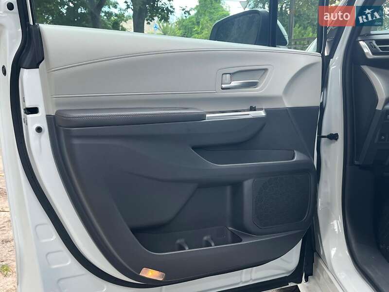 Мінівен Toyota Sienna 2023 в Києві