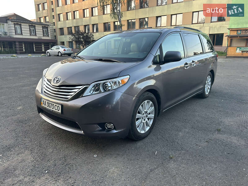 Мінівен Toyota Sienna 2011 в Чернівцях