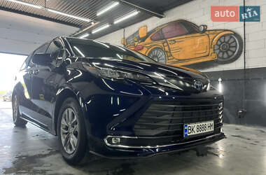 Минивэн Toyota Sienna 2024 в Ровно