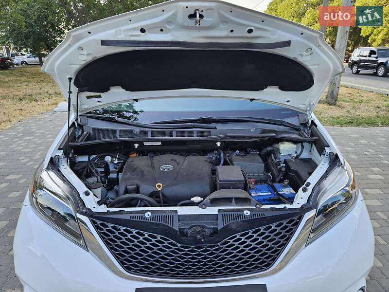 Минивэн Toyota Sienna 2016 в Одессе фото 53 Минивэн Toyota Sienna 2016 в Одессе