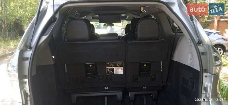 Минивэн Toyota Sienna 2018 в Днепре