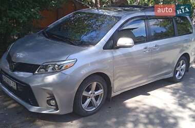 Минивэн Toyota Sienna 2018 в Днепре