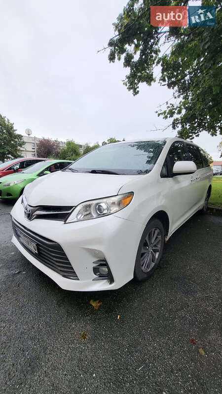 Мінівен Toyota Sienna 2011 в Рівному