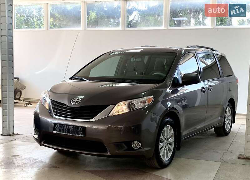 Toyota Sienna 2013