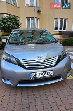 Минивэн Toyota Sienna 2012 в Киеве