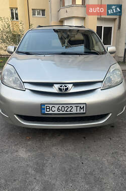 Минивэн Toyota Sienna 2006 в 