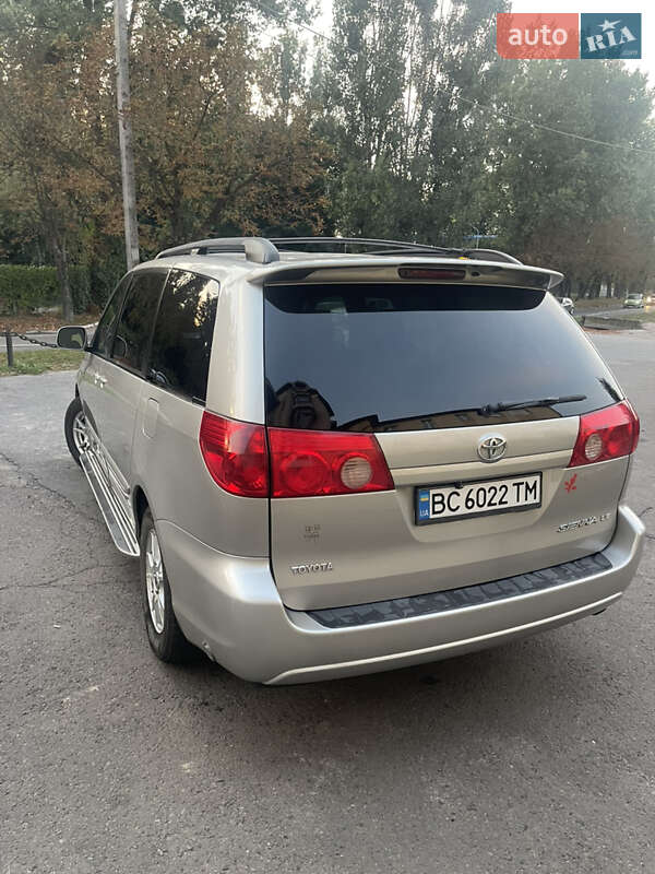 Мінівен Toyota Sienna 2006 в Львові