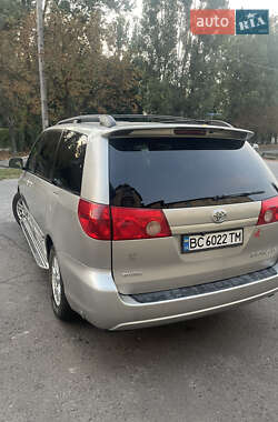 Минивэн Toyota Sienna 2006 в 