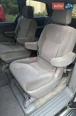 Минивэн Toyota Sienna 2006 в 
