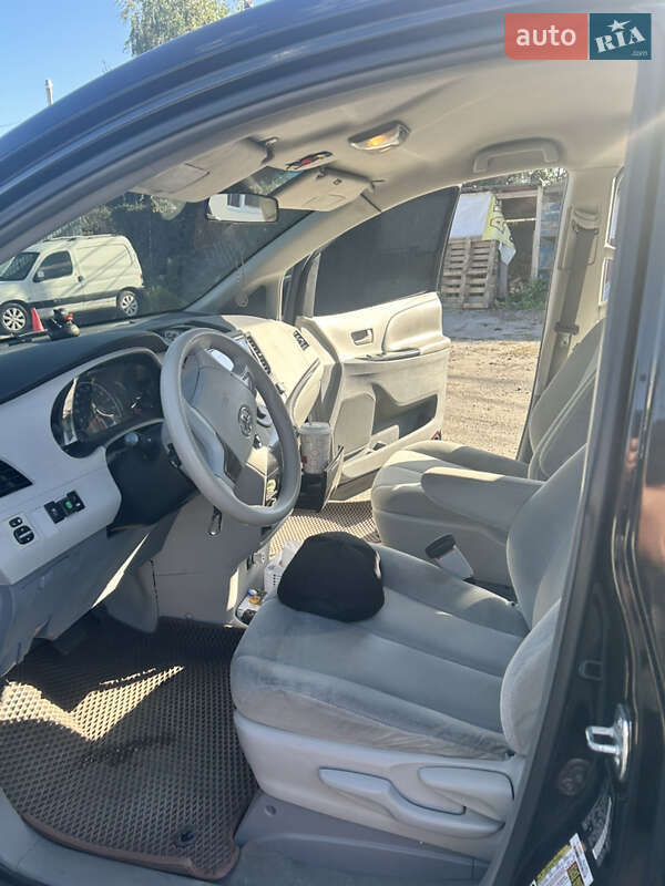 Мінівен Toyota Sienna 2011 в Києві фото 8 Мінівен Toyota Sienna 2011 в Києві