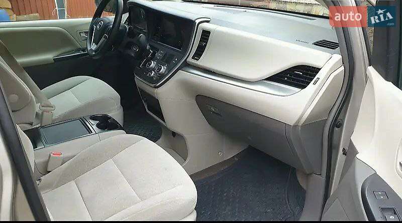 Минивэн Toyota Sienna 2016 в Львове