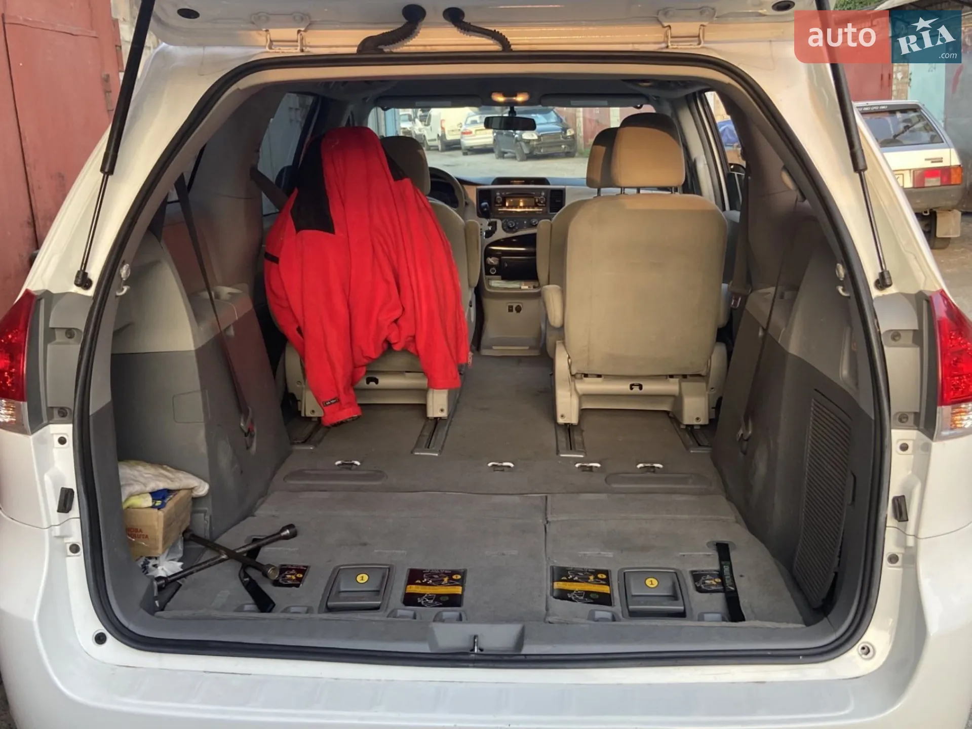 2010 Toyota Sienna - мініатюра 10