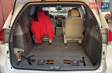 Минивэн Toyota Sienna 2010 в 