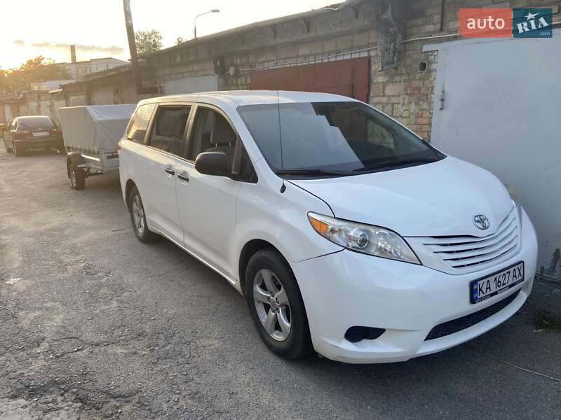 Мінівен Toyota Sienna 2010 в Києві