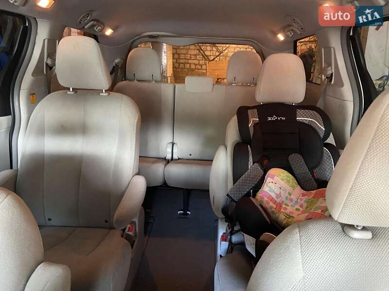 Мінівен Toyota Sienna 2010 в Києві