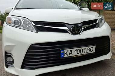 Минивэн Toyota Sienna 2019 в Киеве