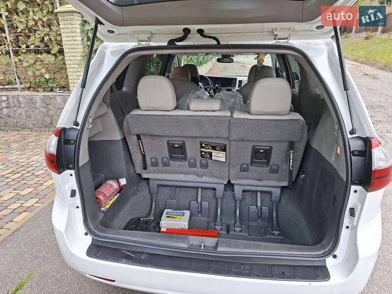 Мінівен Toyota Sienna 2019 в Києві