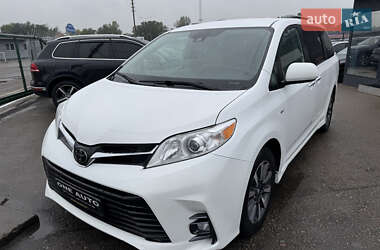 Минивэн Toyota Sienna 2019 в Киеве