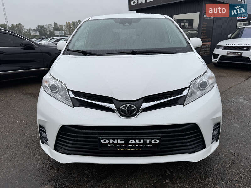 Минивэн Toyota Sienna 2019 в Киеве