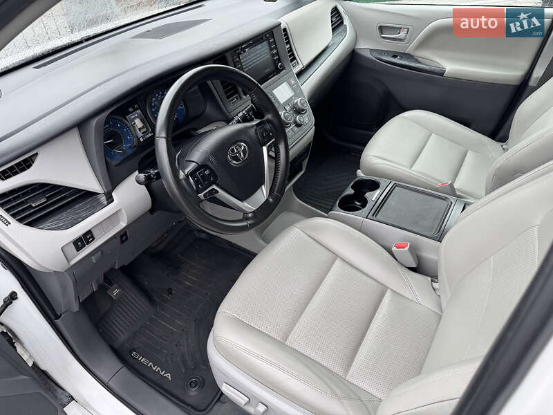 Минивэн Toyota Sienna 2019 в Киеве