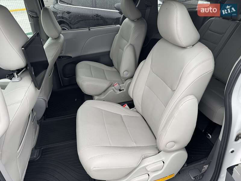 Минивэн Toyota Sienna 2019 в Киеве