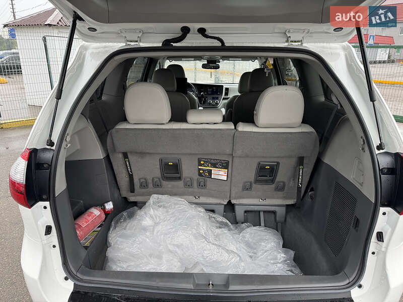 Минивэн Toyota Sienna 2019 в Киеве