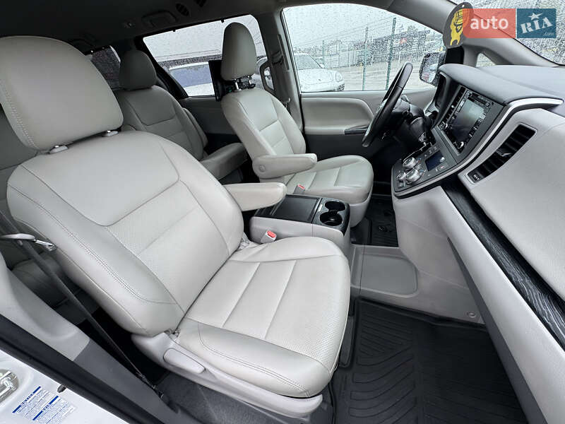 Минивэн Toyota Sienna 2019 в Киеве
